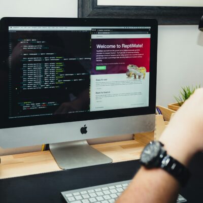 andy-holmes-webyw4NsFPg-unsplash